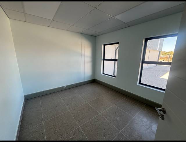 1,923M² WAREHOUSE TO LET IN FIRGROVE